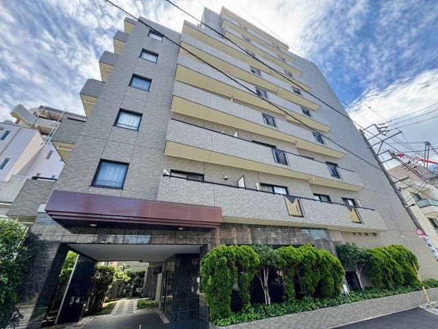 2LDK+S apartment in Bunkyo Ward, Tokyo - Photo 1