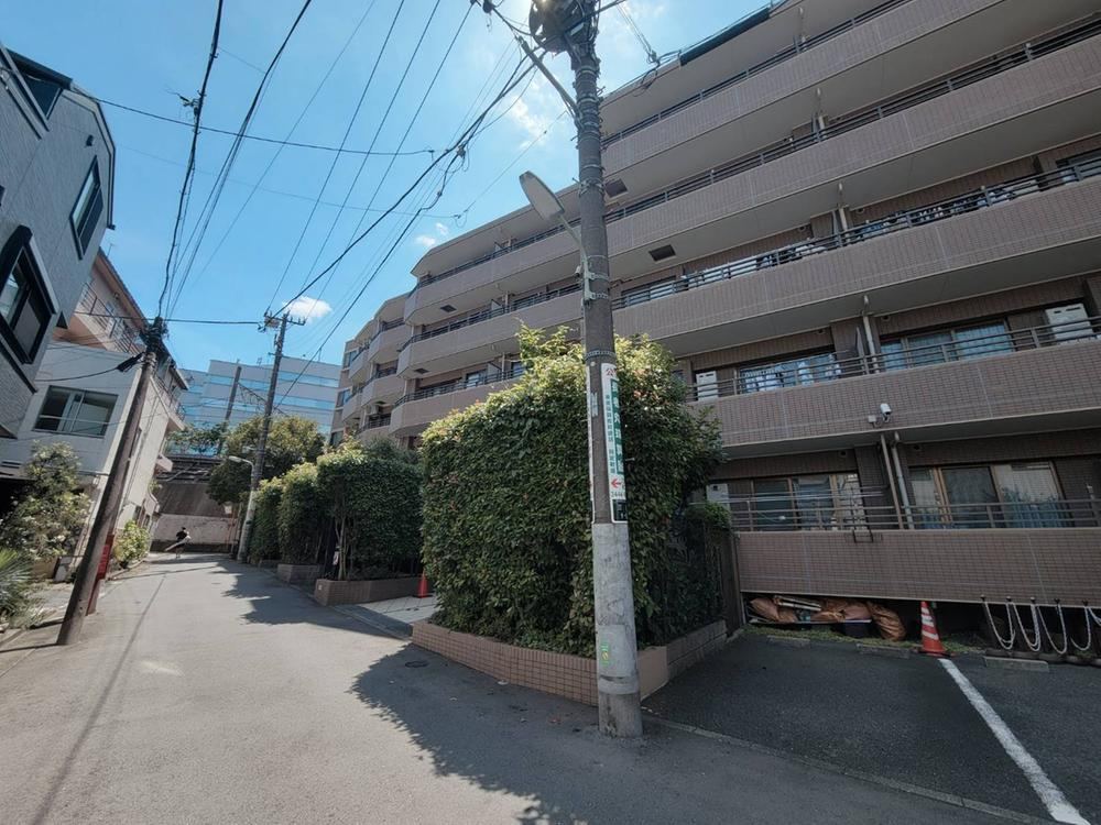 1LDK apartment in Meguro Ward, Tokyo - Photo 1