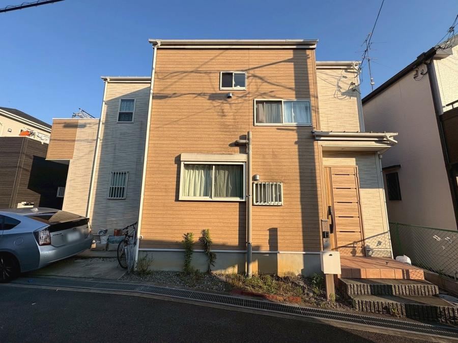 3LDK house in Katano, Osaka - Photo 1