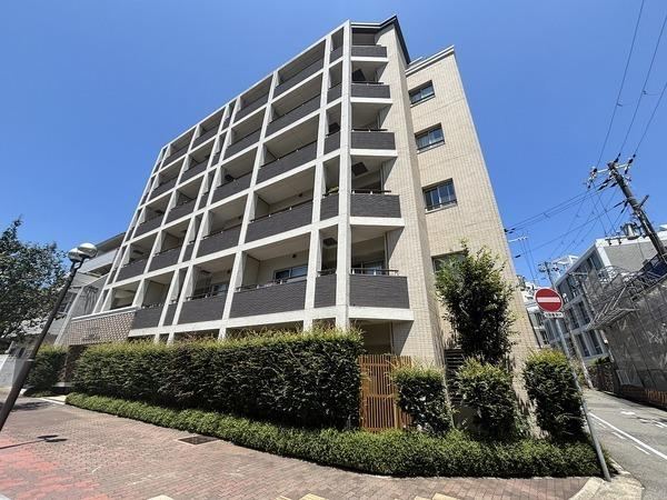 4LDK apartment in Chuo Ward, Kobe, Hyogo - Photo 1