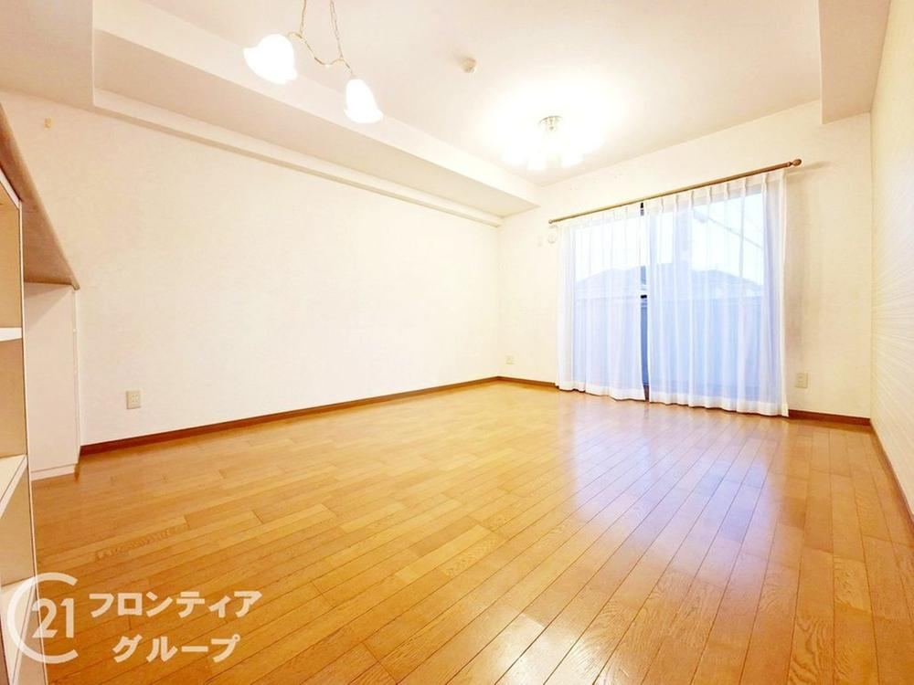 2LDK+S apartment in Himeji, Hyogo - Photo 1