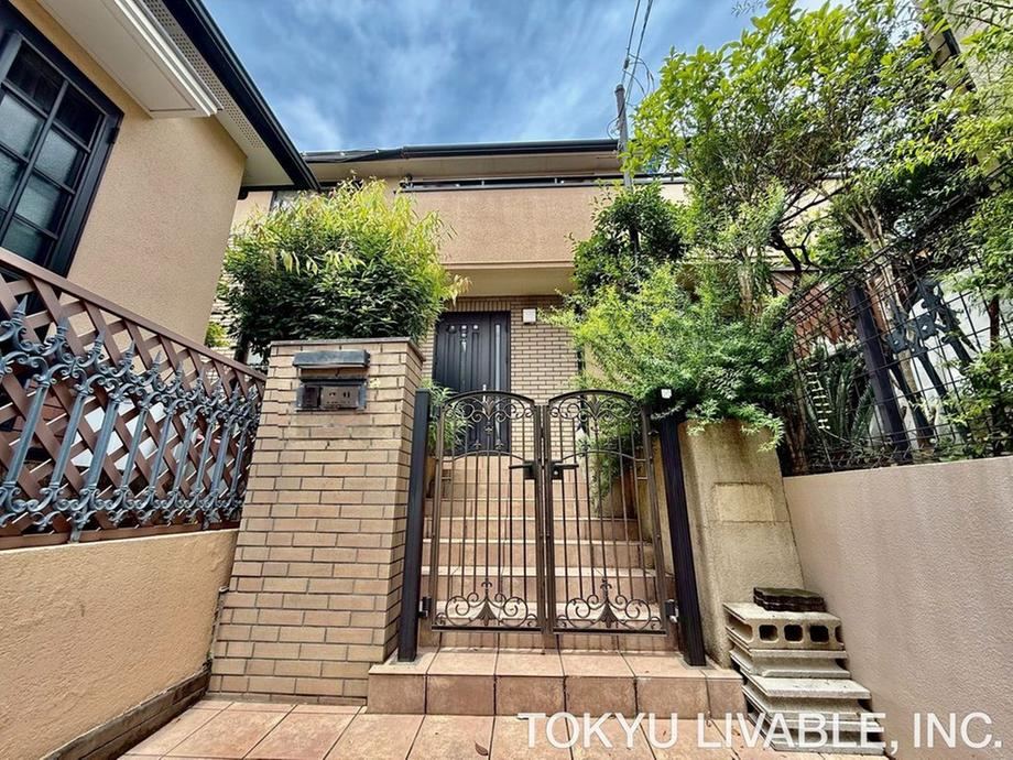 4LDK house in Fujisawa, Kanagawa - Photo 1