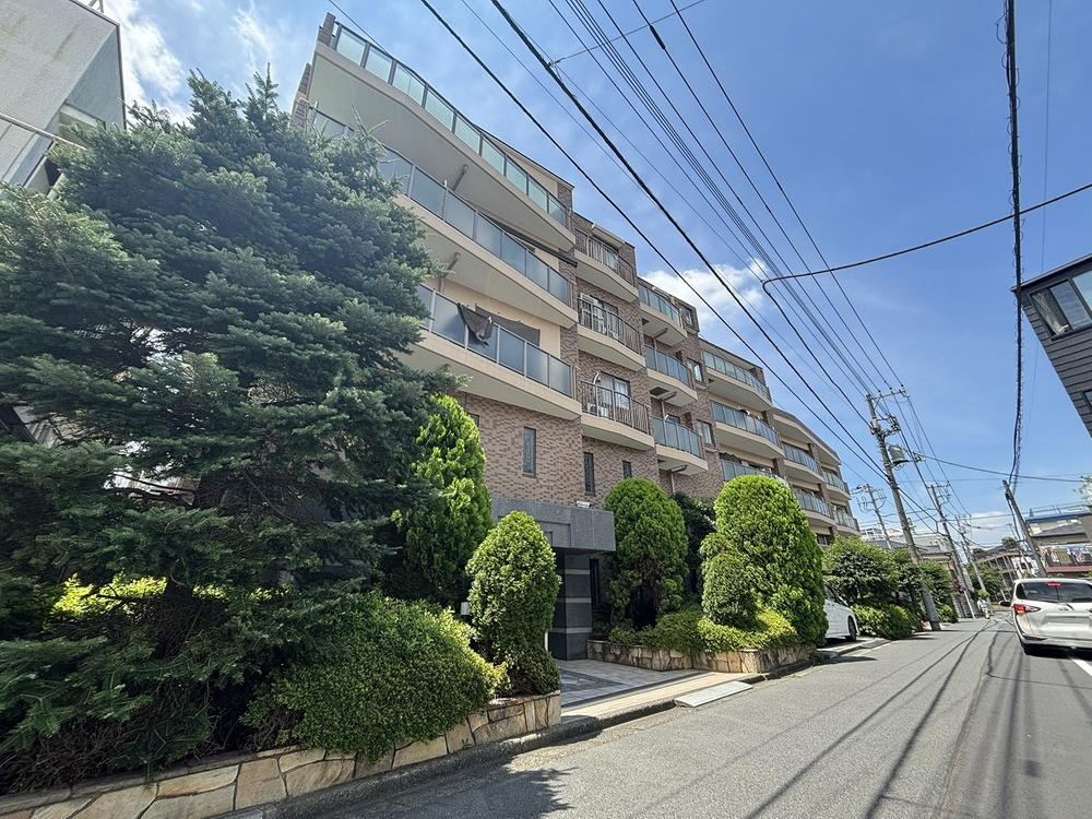 3LDK apartment in Nakano Ward, Tokyo - Photo 1