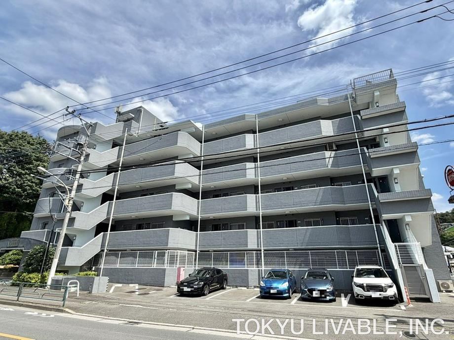 3LDK apartment in Hino, Tokyo - Photo 1
