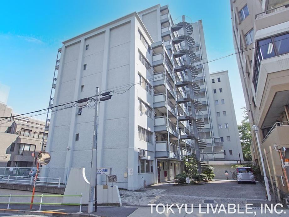 2LDK apartment in Minato Ward, Tokyo - Photo 1