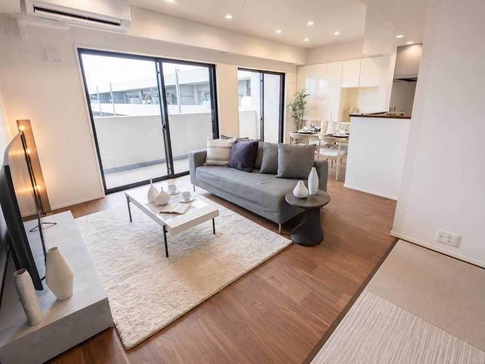 2LDK apartment in Mihama Ward, Chiba - Photo 1