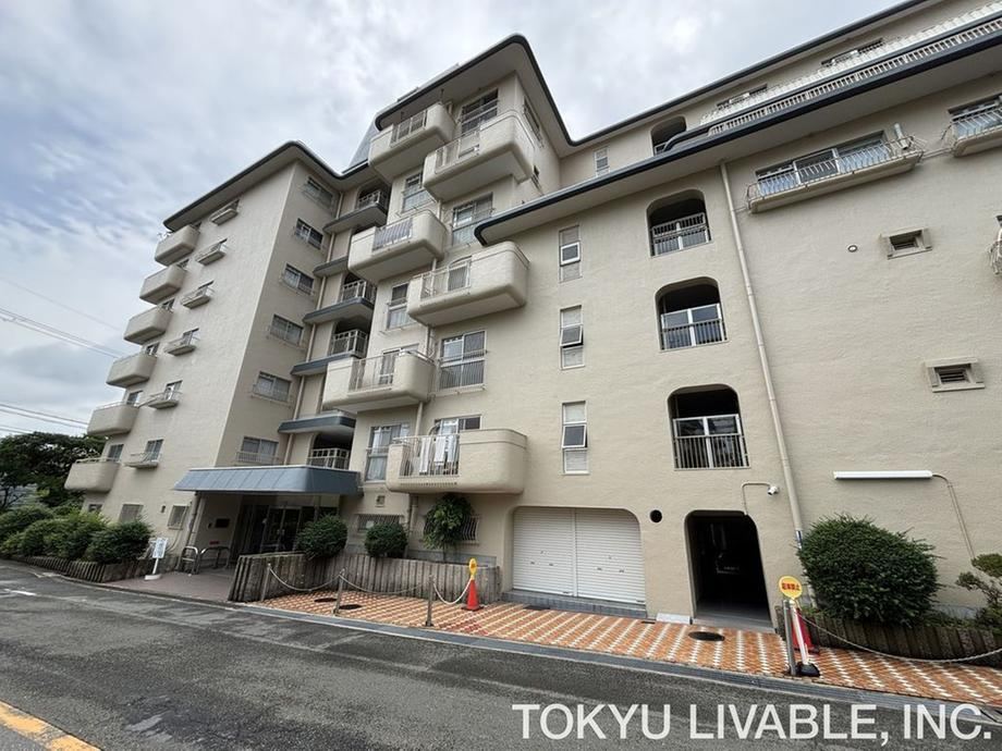 2LDK+S apartment in Toyonaka, Osaka - Photo 1