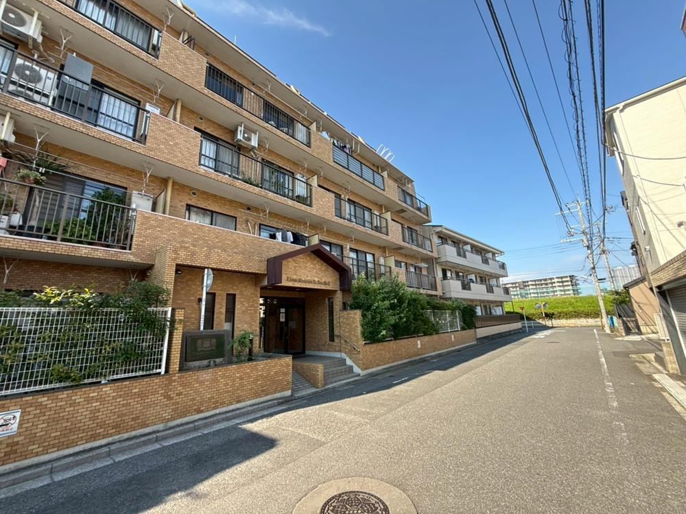 3LDK apartment in Katsushika Ward, Tokyo - Photo 1