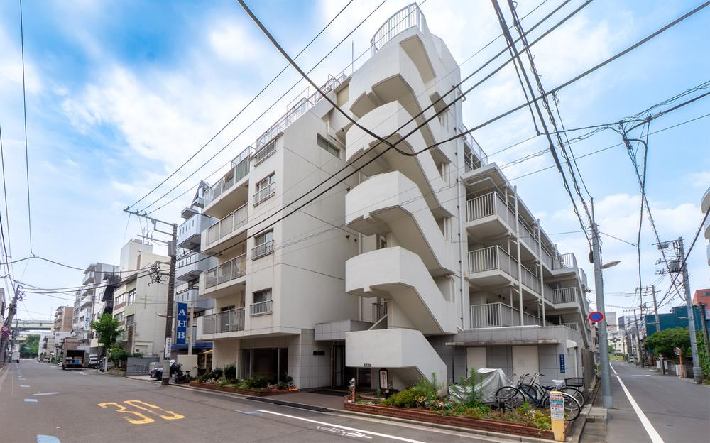 studio apartment in Koto Ward, Tokyo - Photo 1
