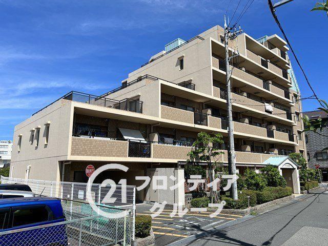 3LDK apartment in Itami, Hyogo - Photo 1