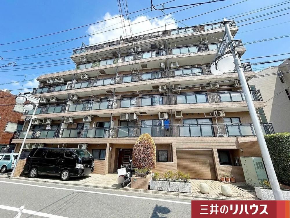2LDK+S apartment in Toshima Ward, Tokyo - Photo 1