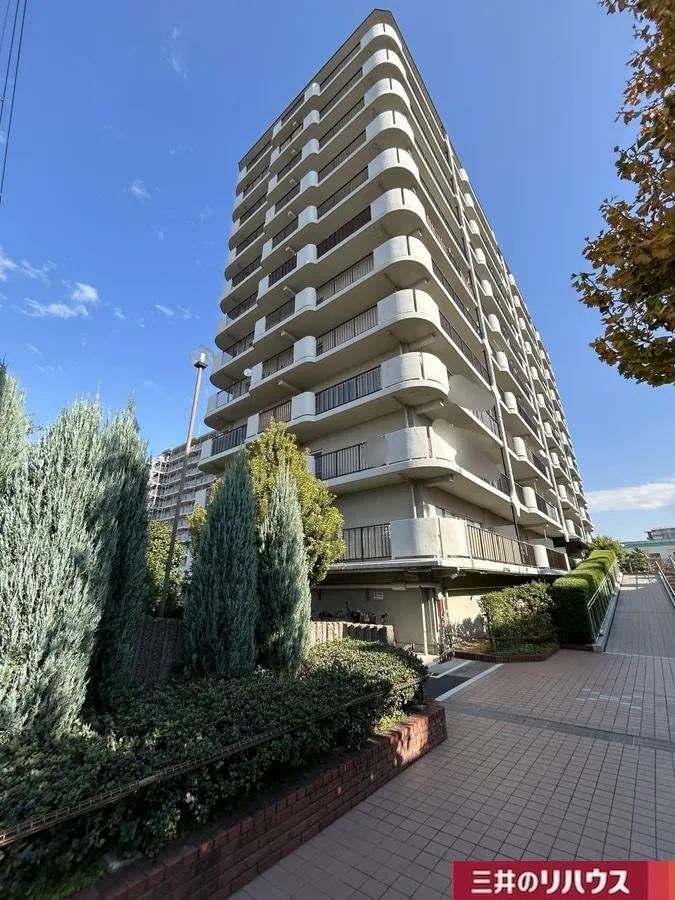 2LDK apartment in Higashiosaka, Osaka - Photo 1