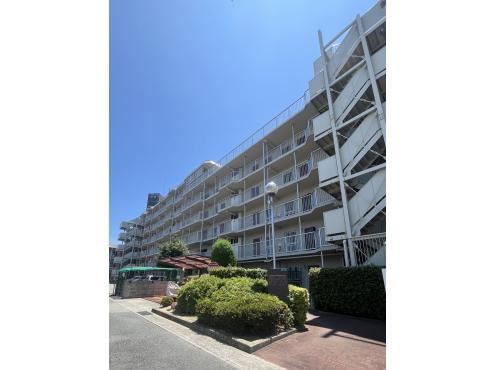 2LDK apartment in Itami, Hyogo - Photo 1