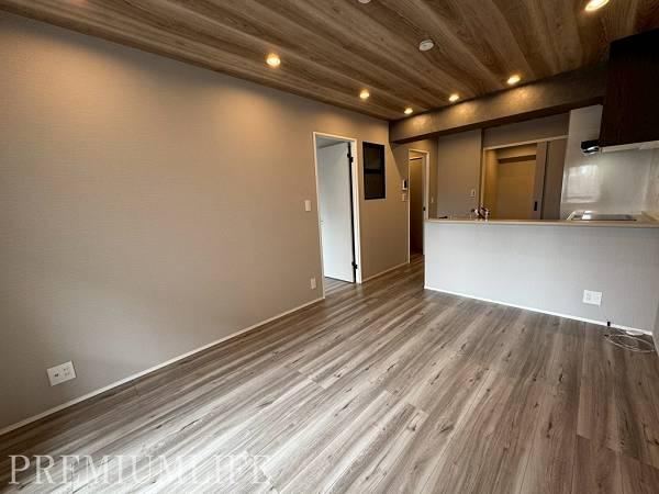 2LDK+S apartment in Chuo Ward, Tokyo - Photo 1