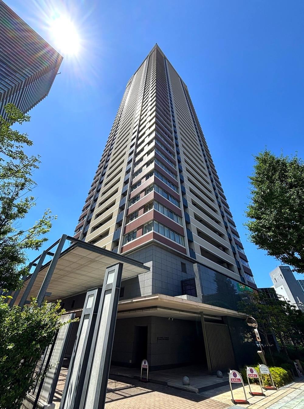 3LDK apartment in Kita Ward, Osaka - Photo 1