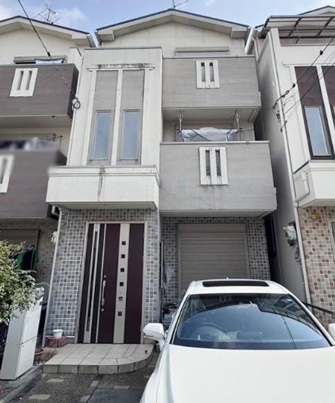 4LDK house in Higashiosaka, Osaka - Photo 1