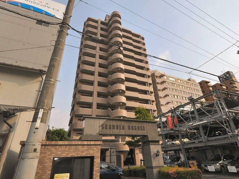 2LDK apartment in Matsuyama, Ehime - Photo 1