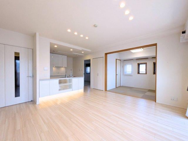 3LDK apartment in Matsuyama, Ehime - Photo 1