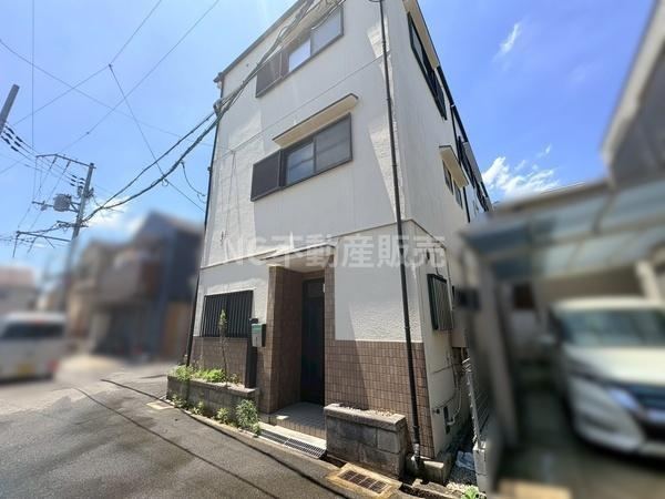 4LDK house in Higashiosaka, Osaka - Photo 1
