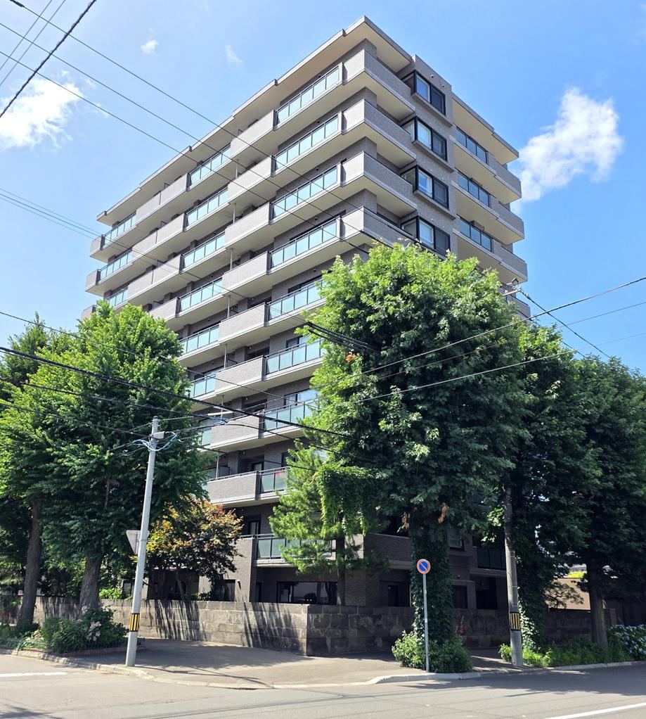 4LDK+S apartment in Chuo Ward, Sapporo, Hokkaido - Photo 1
