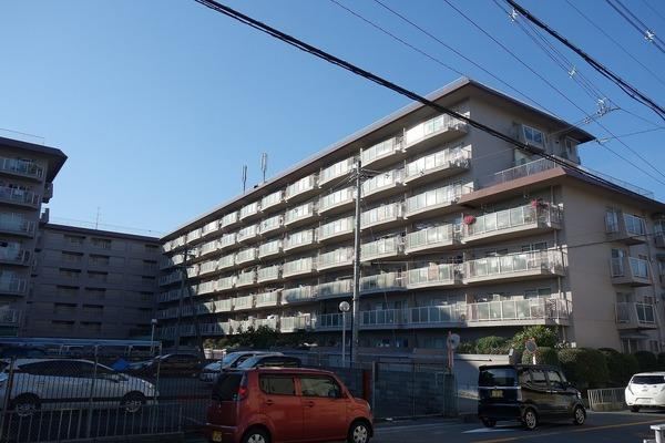 2LDK apartment in Takatsuki, Osaka - Photo 1