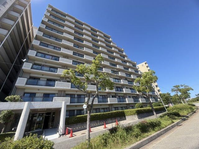 3LDK apartment in Tarumi Ward, Kobe, Hyogo - Photo 1