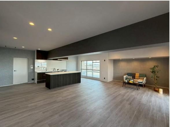 3LDK apartment in Suita, Osaka - Photo 1