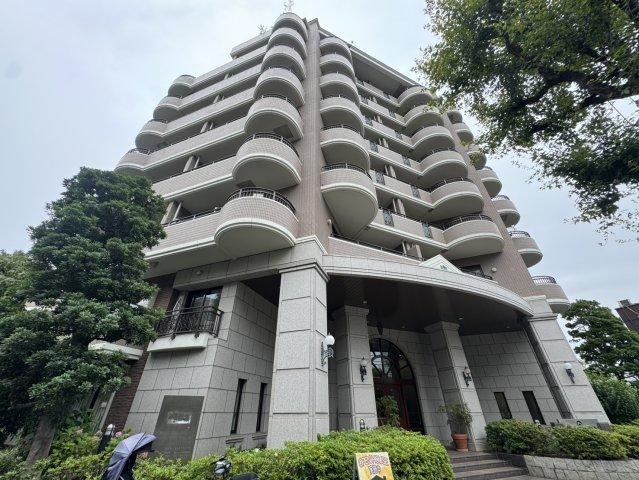 3LDK apartment in Meguro Ward, Tokyo - Photo 1
