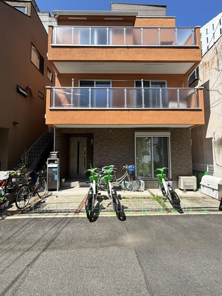 3LDK house in Shibuya Ward, Tokyo - Photo 1
