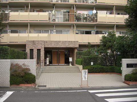 3LDK apartment in Akishima, Tokyo - Photo 1