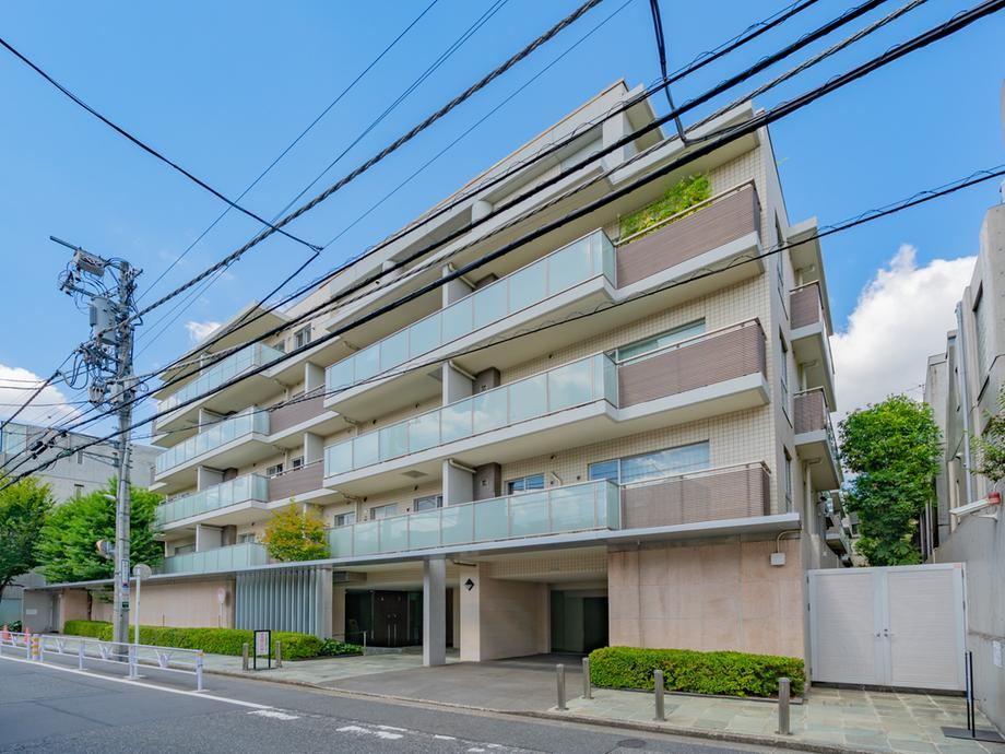 2LDK apartment in Shibuya Ward, Tokyo - Photo 1