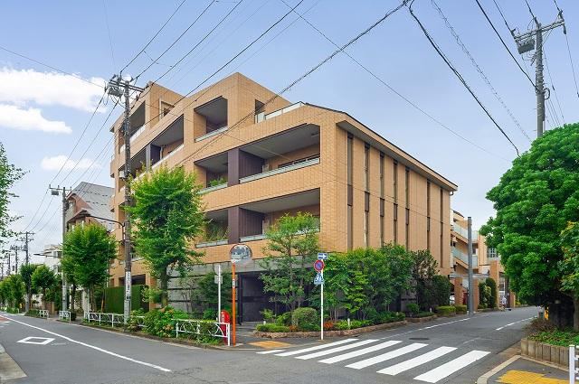3LDK apartment in Meguro Ward, Tokyo - Photo 1