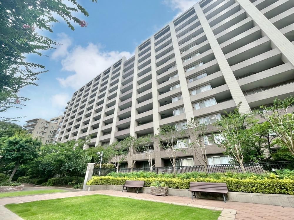 3LDK apartment in Shinjuku Ward, Tokyo - Photo 1