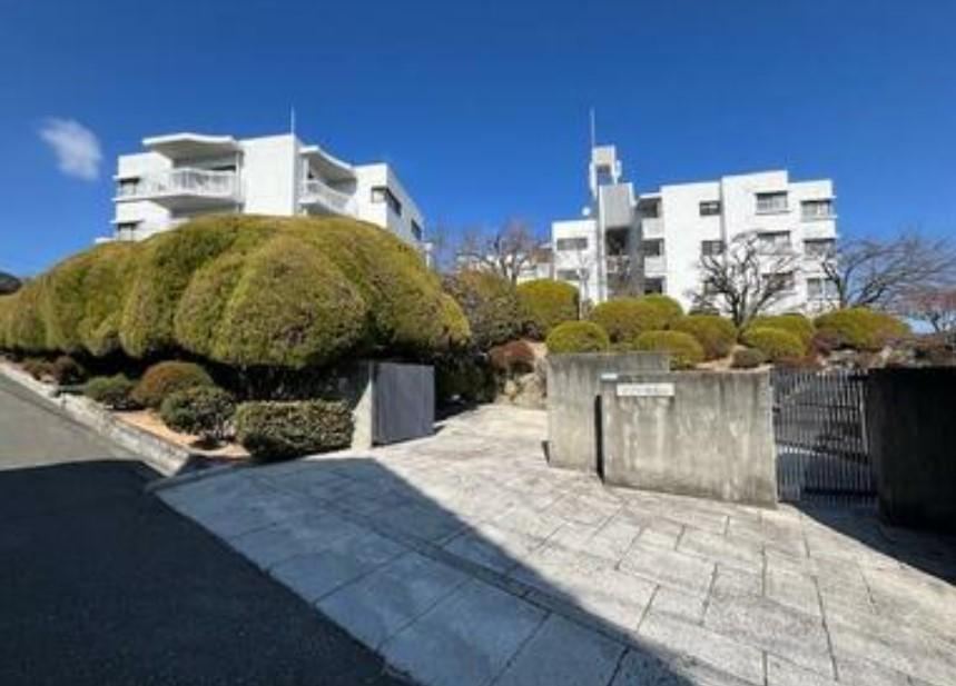 3LDK+S apartment in Nishinomiya, Hyogo - Photo 1