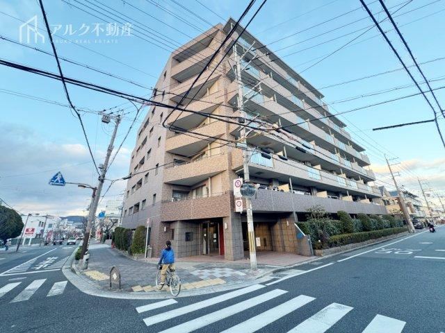 4LDK apartment in Itami, Hyogo - Photo 1