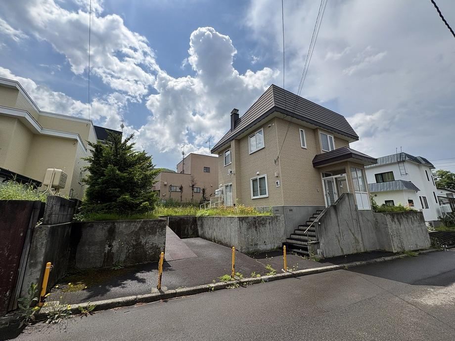 347 m² land in Teine Ward, Sapporo, Hokkaido - Photo 1