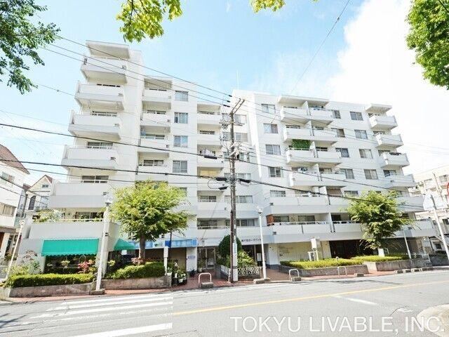 2LDK apartment in Toyonaka, Osaka - Photo 1