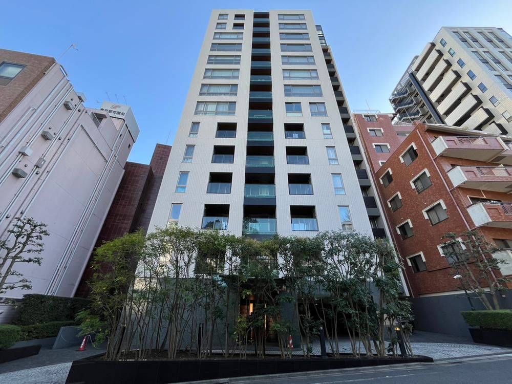 3LDK apartment in Chiyoda Ward, Tokyo - Photo 1