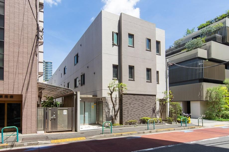2LDK apartment in Minato Ward, Tokyo - Photo 1