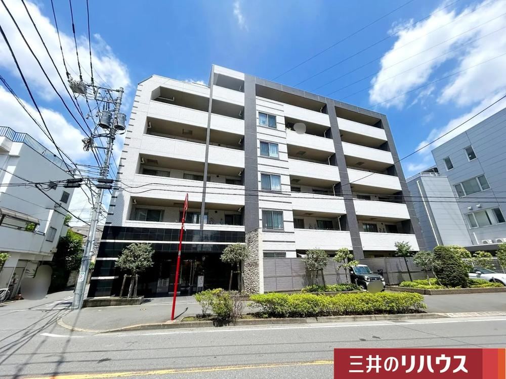 3LDK apartment in Chofu, Tokyo - Photo 1