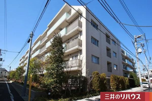3LDK apartment in Meguro Ward, Tokyo - Photo 1