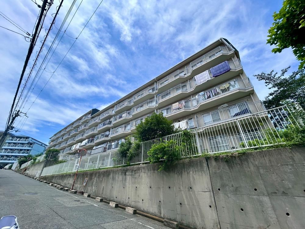 2LDK apartment in Suita, Osaka - Photo 1