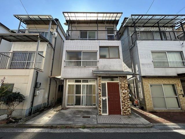 4LDK house in Naka Ward, Hiroshima - Photo 1