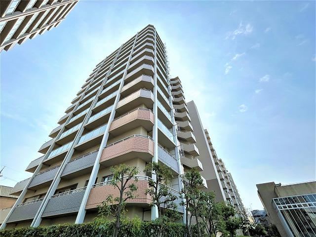 4LDK apartment in Tsurumi Ward, Osaka - Photo 1