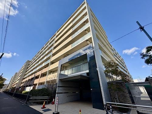 3LDK apartment in Itami, Hyogo - Photo 1