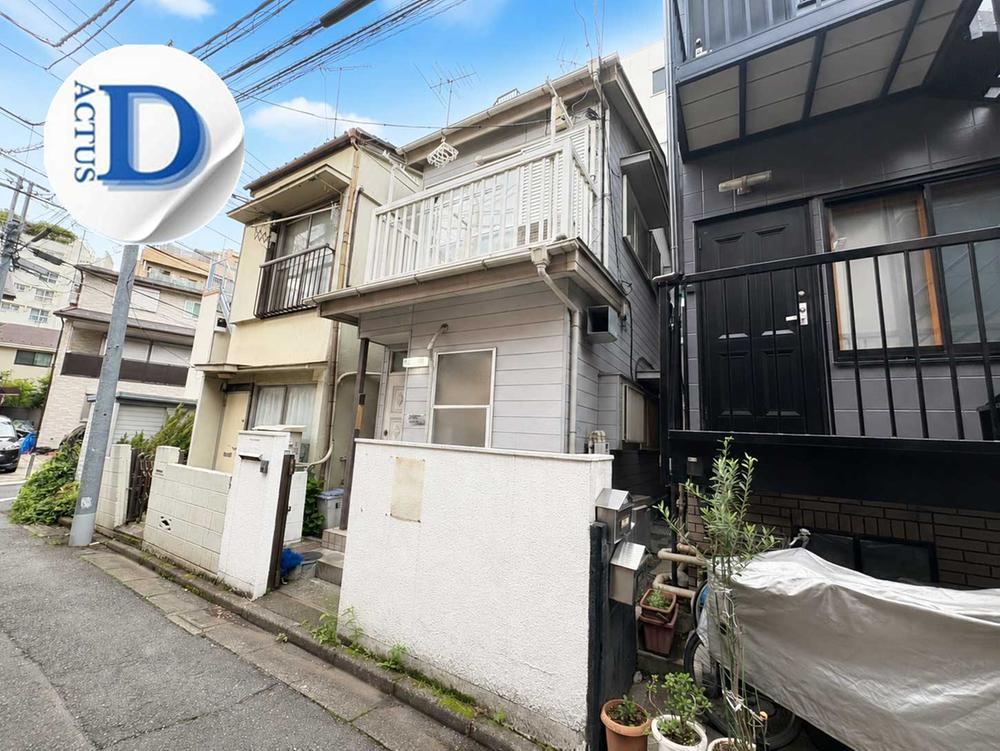 2LDK house in Shibuya Ward, Tokyo - Photo 1