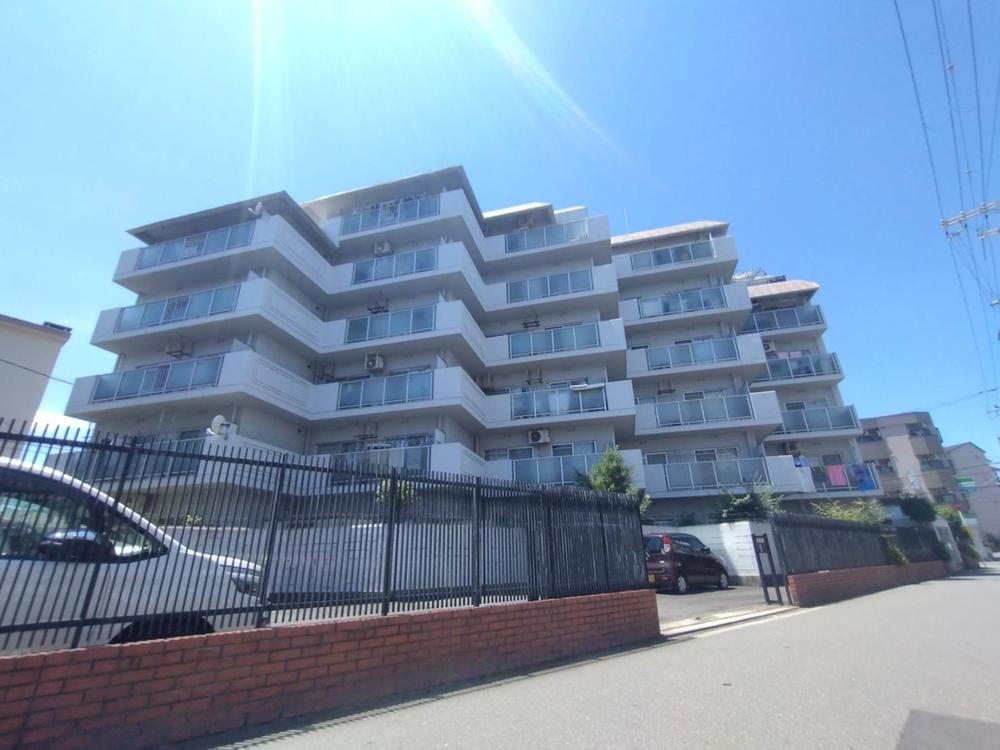2LDK apartment in Higashiyodogawa Ward, Osaka - Photo 1