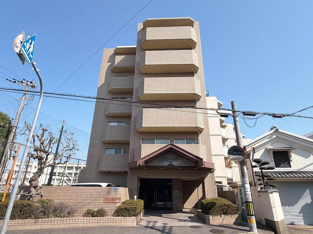 3LDK apartment in Matsubara, Osaka - Photo 1