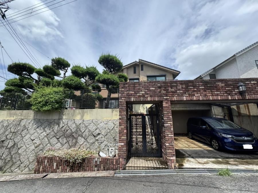 4LDK+2S house in Neyagawa, Osaka - Photo 1