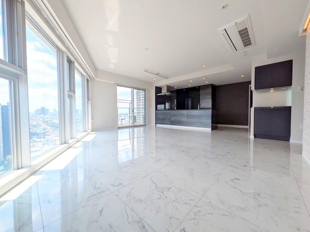 3LDK apartment in Nakano Ward, Tokyo - Photo 1